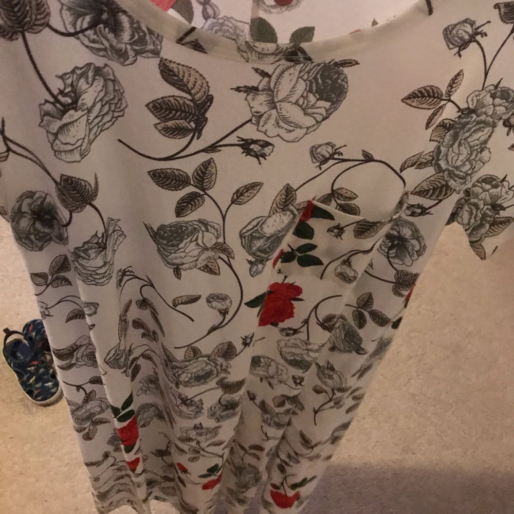 LuLaRoe White Carly with Red and Gray Roses